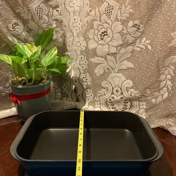 Le Creuset blue Cast Iron #40 Rectangle Lasagna Pan. Le Creuset blue Cast Iron #40 Rectangle Lasagna Pan.